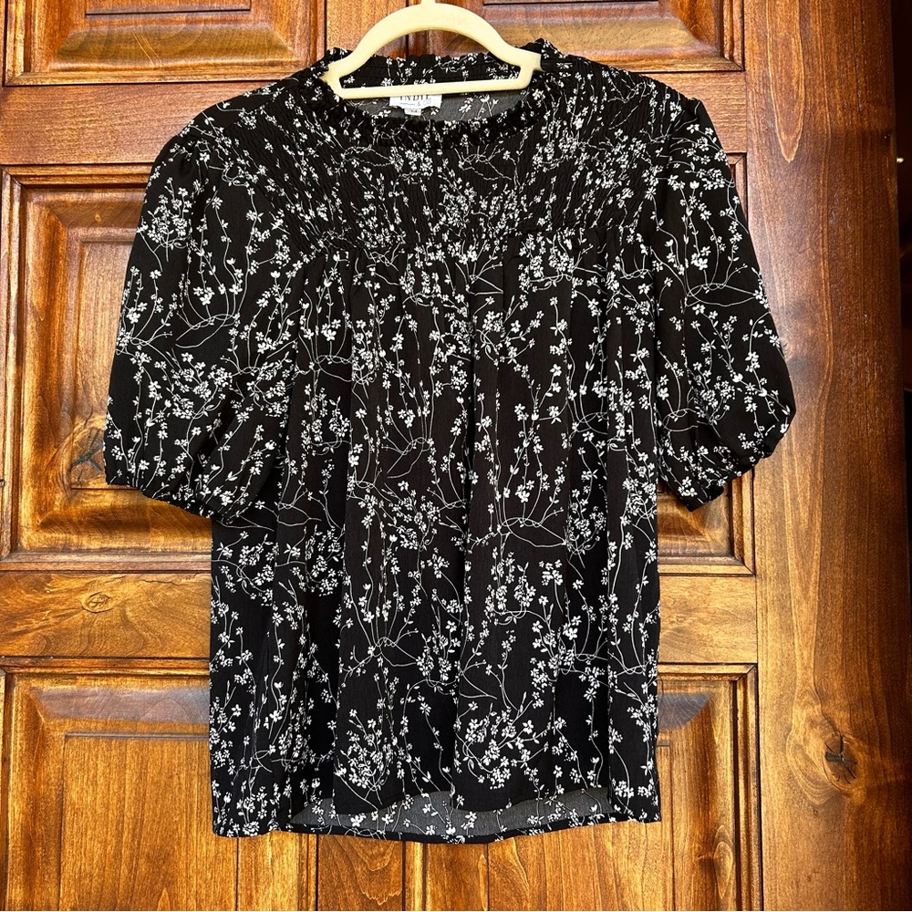 NWOT Size M Indie & Co Black & White Floral Women's Top
